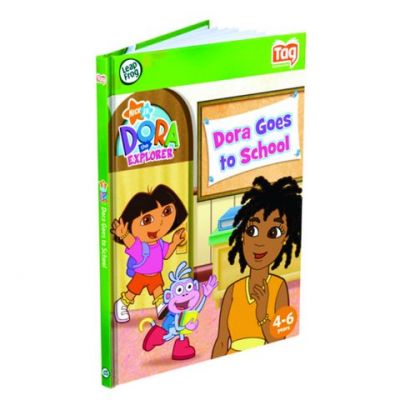 Carte interactiva LeapReader Dora merge la scoala