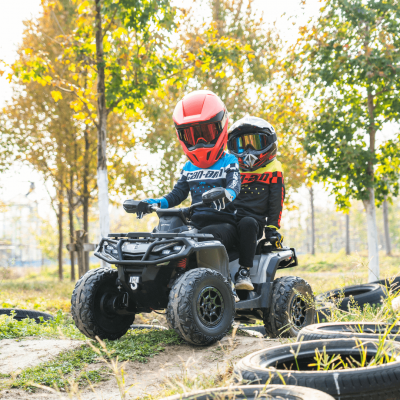 ATV electric pentru copii Can-Am Outlander cu 2 locuri 24V 4x4 800W, echipare Lux (CA005) Negru - Autokids.ro