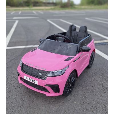 Masinuta electrica pentru copii 2-5 ani Range Rover Velar Fast cu roti moi, scaun tapitat, Telecomanda 2.4GHz, lumini LED masina copii 3 ani roz ieftina