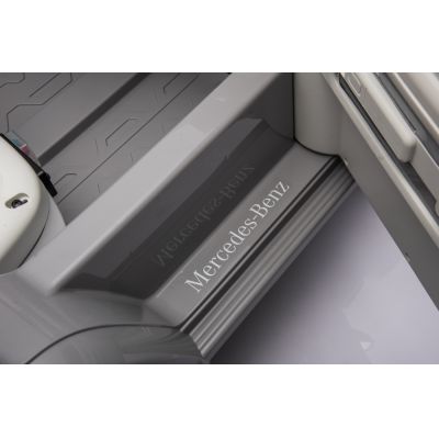 Masinuta electrica pentru copii Mercedes Benz EQG Grey 110w cu echipare premium,acumulator 12V9Ah,roti eva,scaun piele perforata,telecomanda 2.4G,deschidere usi,lumini led,baterie detasabila,oglinzi retrovizoare cu lumini