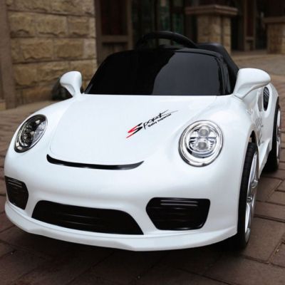 Masinuta electrica pentru copii Novokids Beetle Mini Car Alb cu acumulator, telecomanda, melodii si lumini, greutate suportata 30 kg, usi cu deschidere, 2 viteze, MP3